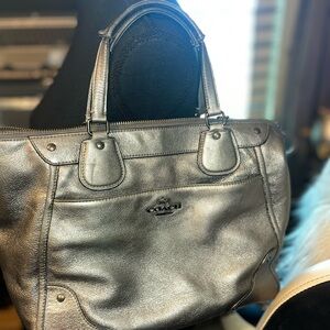 #922 |Coach Poppy pewter, Leather 👜 tote, & almost perfect condition no callouts